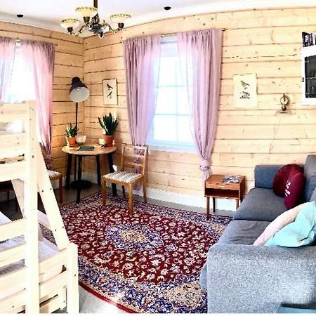Scenic Small Guesthouse On Horse Farm By The Lake Frösö 外观 照片
