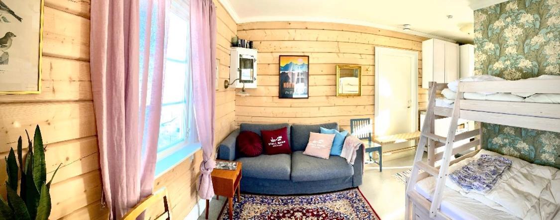 Scenic Small Guesthouse On Horse Farm By The Lake Frösö 外观 照片
