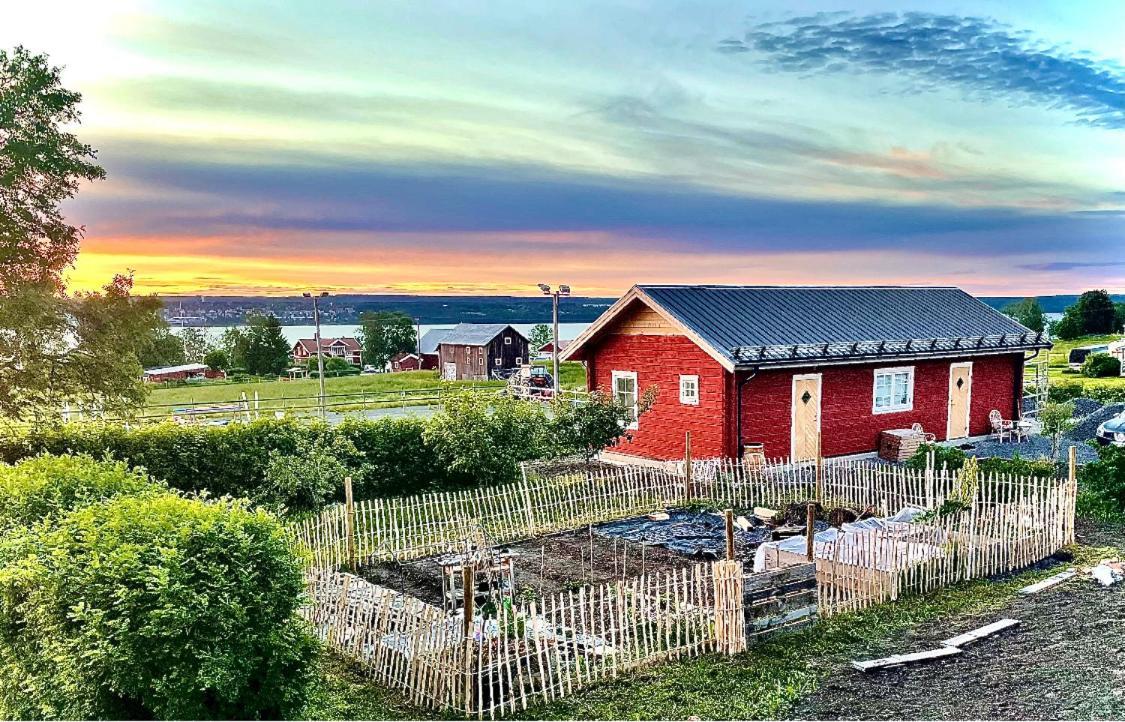 Scenic Small Guesthouse On Horse Farm By The Lake Frösö 外观 照片