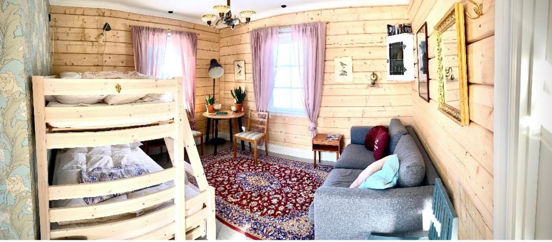 Scenic Small Guesthouse On Horse Farm By The Lake Frösö 外观 照片