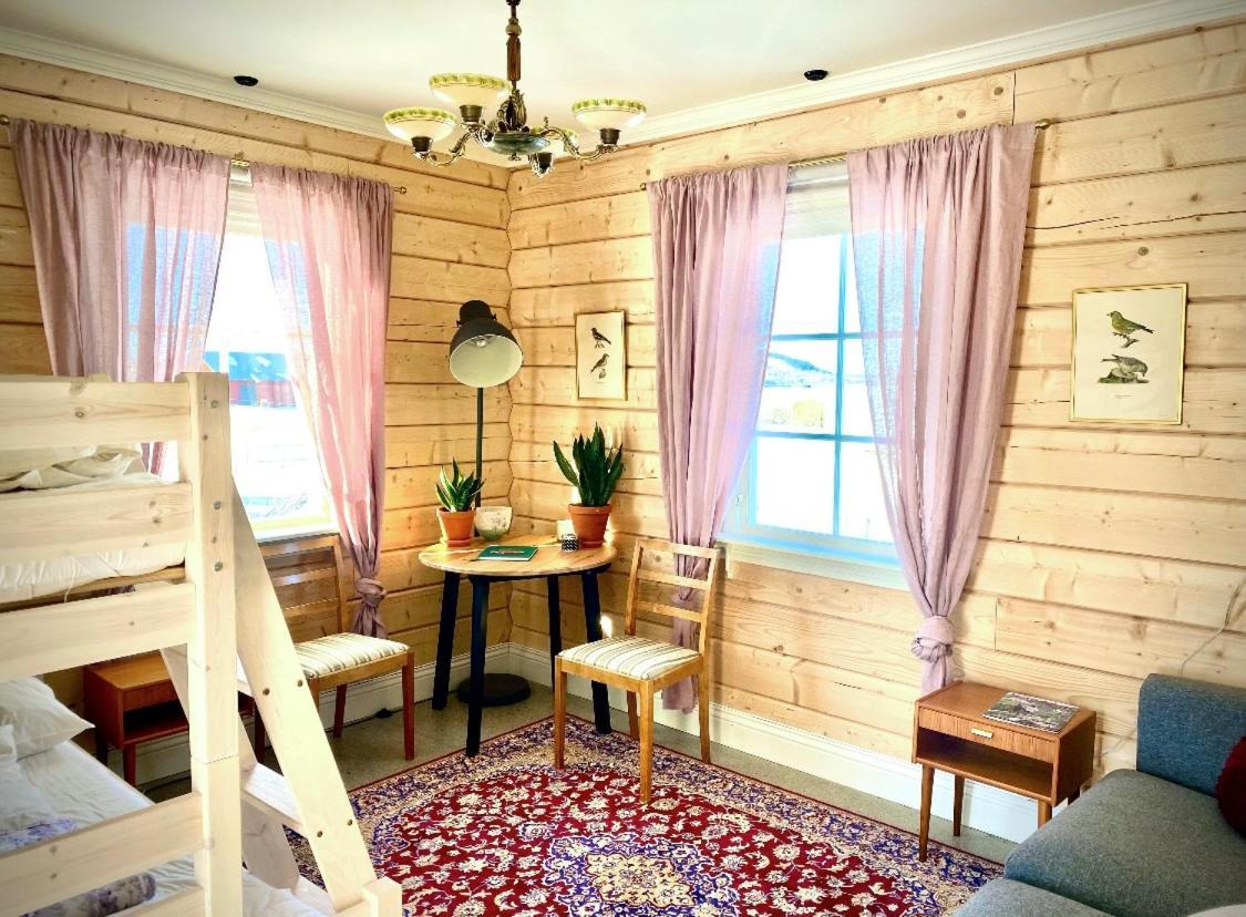Scenic Small Guesthouse On Horse Farm By The Lake Frösö 外观 照片