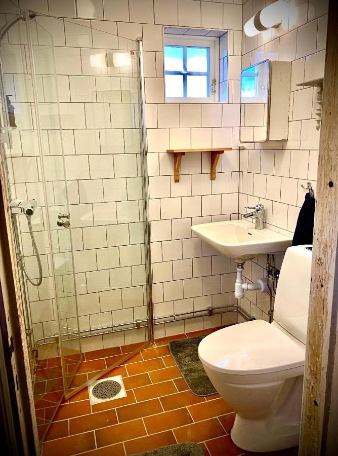 Scenic Small Guesthouse On Horse Farm By The Lake Frösö 外观 照片